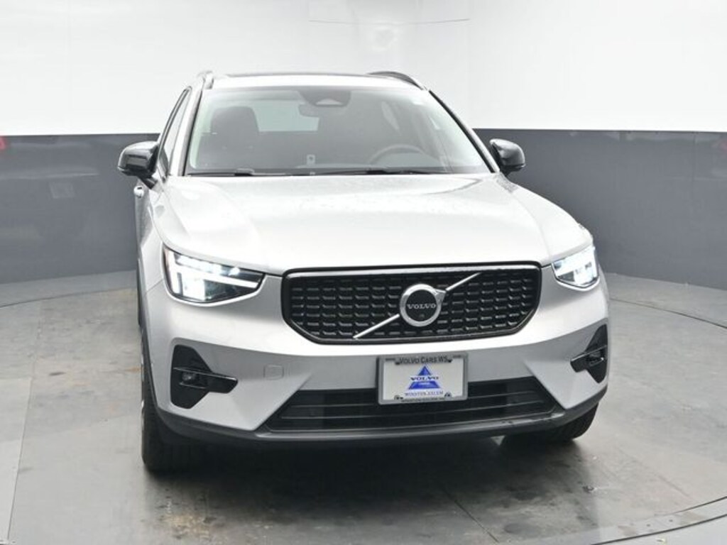 Used 2023 Volvo XC40 B5 Plus Dark Theme SUV