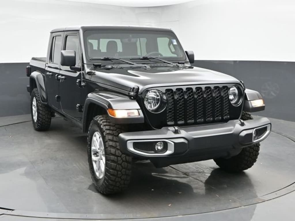 Used 2023 Jeep Gladiator Sport S Truck