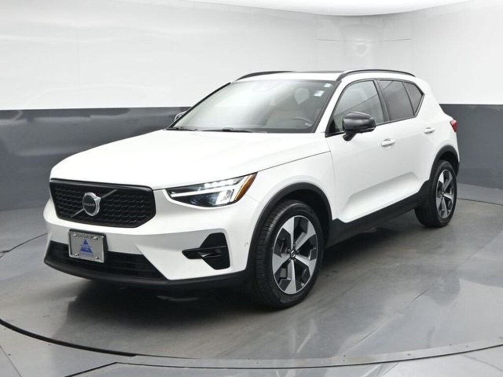 Used 2023 Volvo XC40 B5 Plus Dark Theme SUV