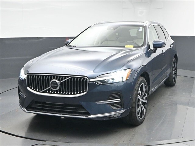 2023 Volvo XC60 B5 Plus photo 2