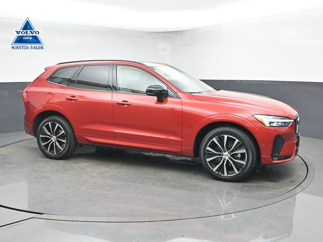 2024 Volvo XC60 B5 Plus Dark Theme AWD's photo