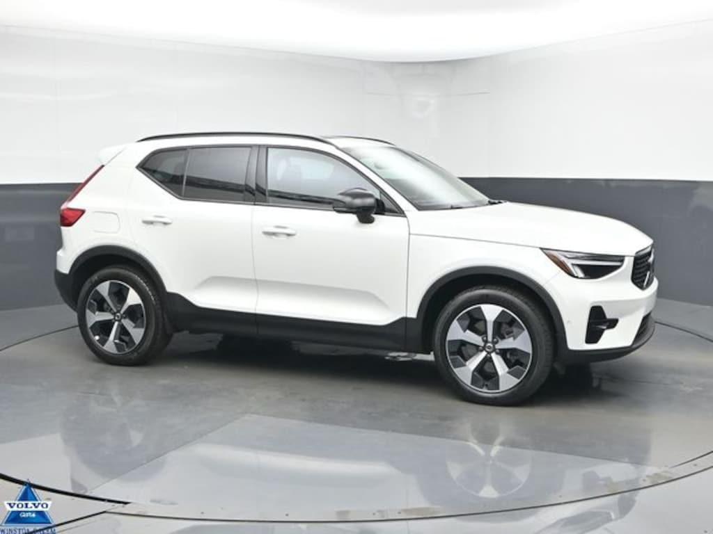 Used 2024 Volvo XC40 B5 Plus Dark Theme SUV