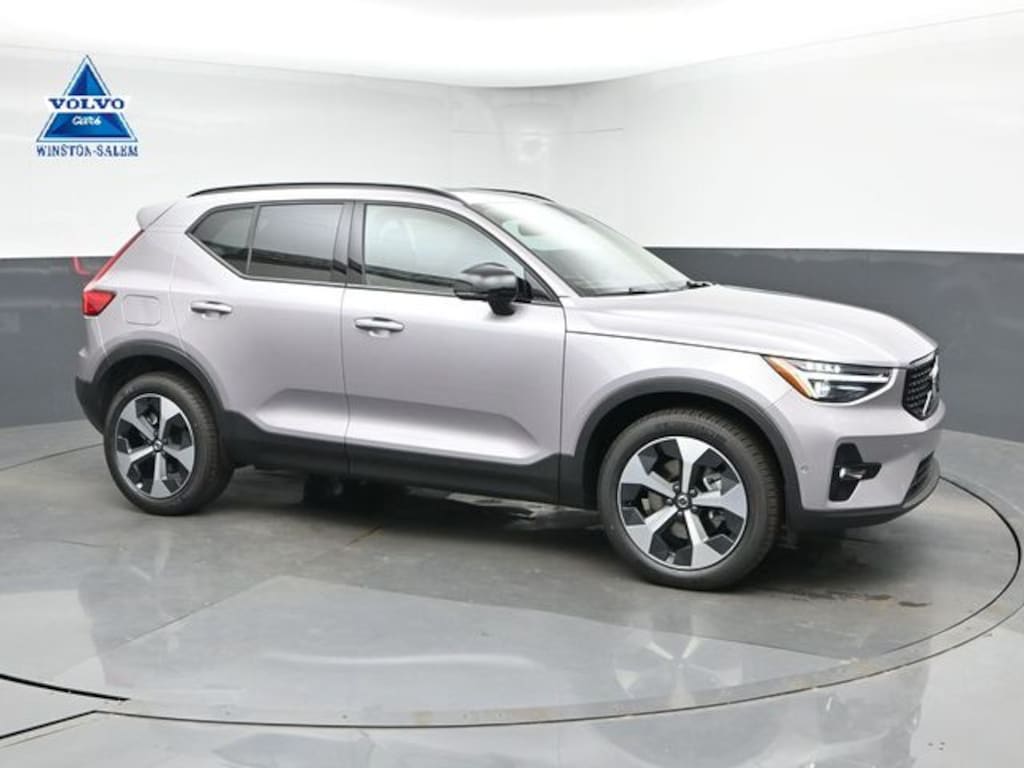 New 2026 Volvo XC40 B5 Plus SUV