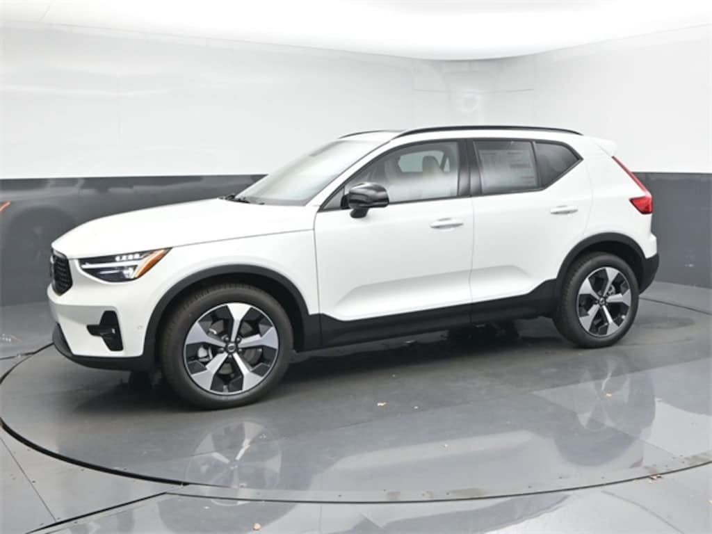 New 2026 Volvo XC40 B5 Plus SUV