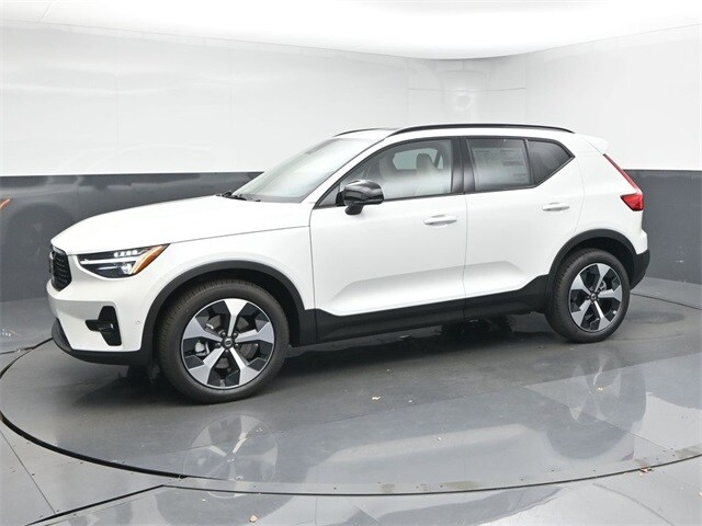 2026 Volvo XC40 Plus photo 4