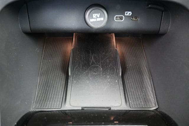 2024 Volvo XC40 Plus - Photo 11