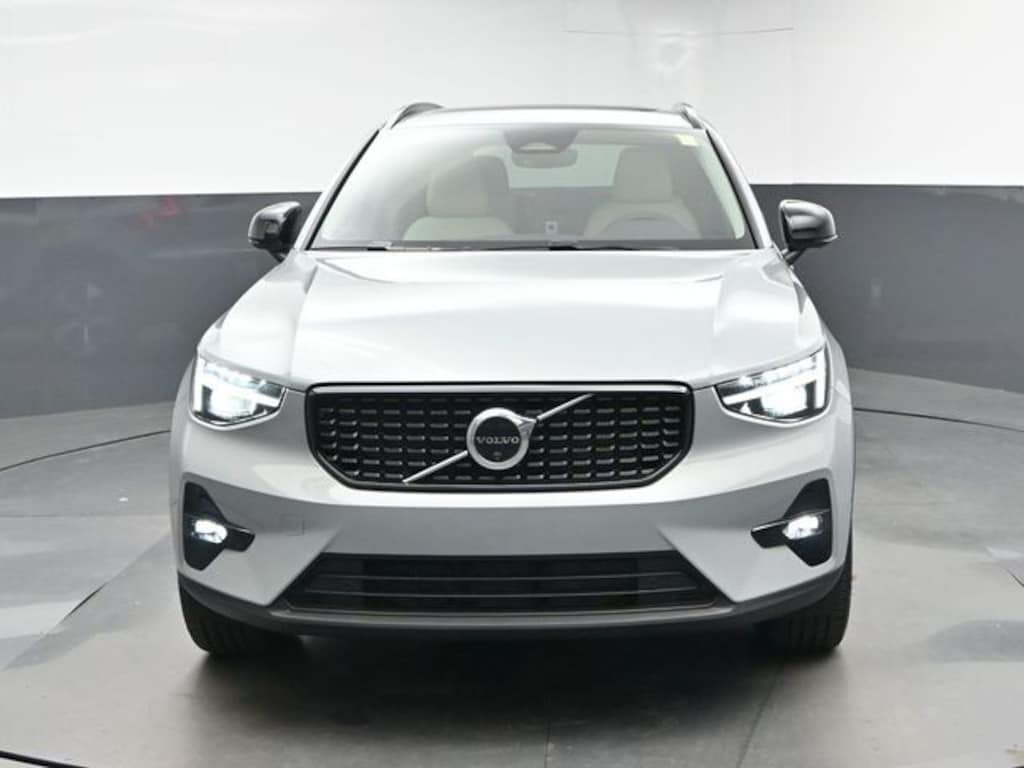 New 2026 Volvo XC40 B5 Plus SUV