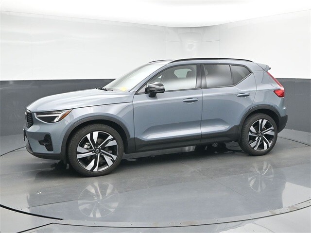 2023 Volvo XC40 Plus photo 3