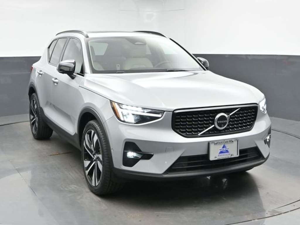 Used 2024 Volvo XC40 B5 Plus Dark Theme SUV