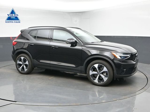 2025 Volvo XC40's photo