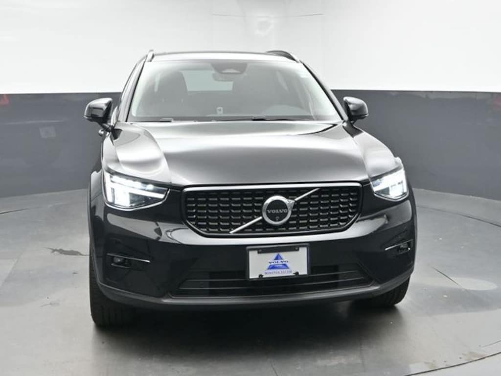 Used 2025 Volvo XC40 B5 Plus Dark Theme SUV