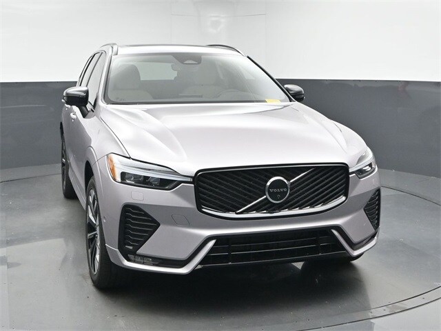 2026 Volvo XC60 B5 Plus photo 2