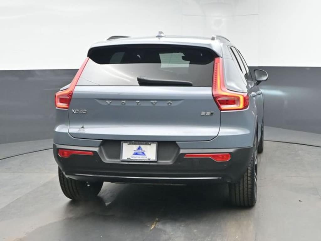 Used 2023 Volvo XC40 B5 Plus Dark Theme SUV