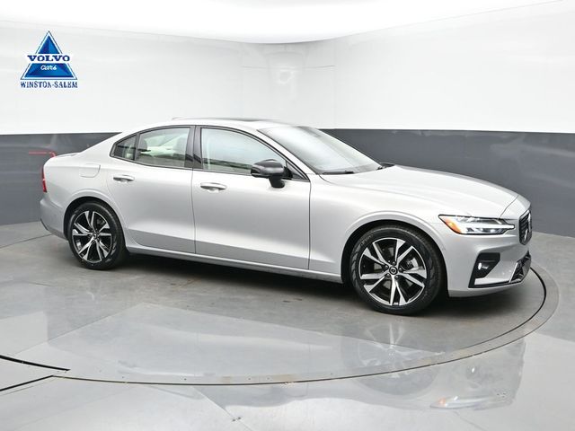 2025 Volvo S60 B5 Plus Dark AWD's photo