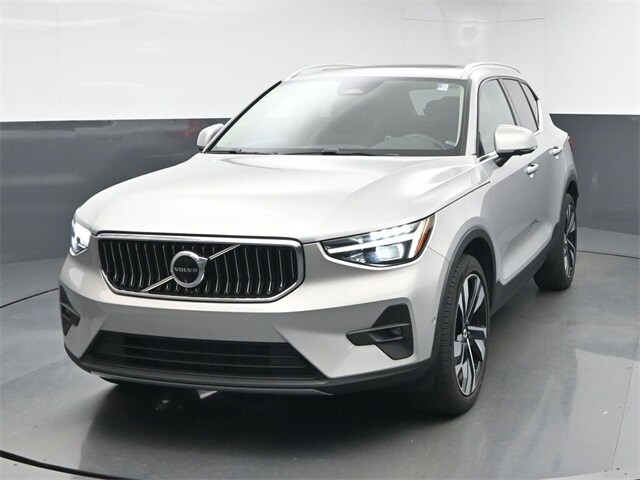 2024 Volvo XC40 Plus photo 3