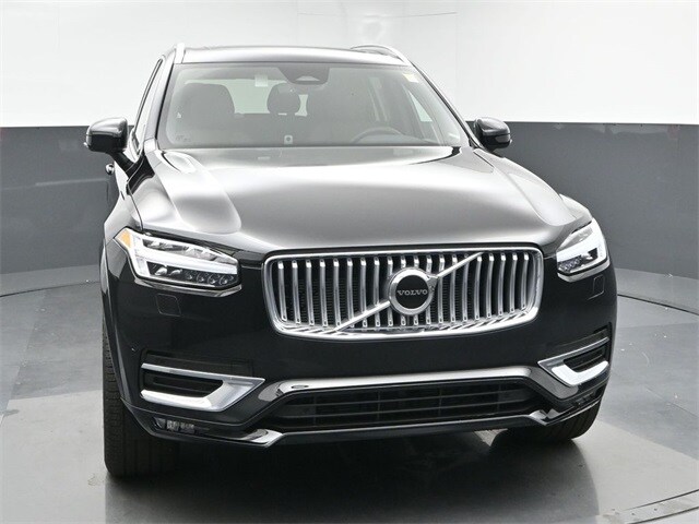 2025 Volvo XC90 Core photo 2