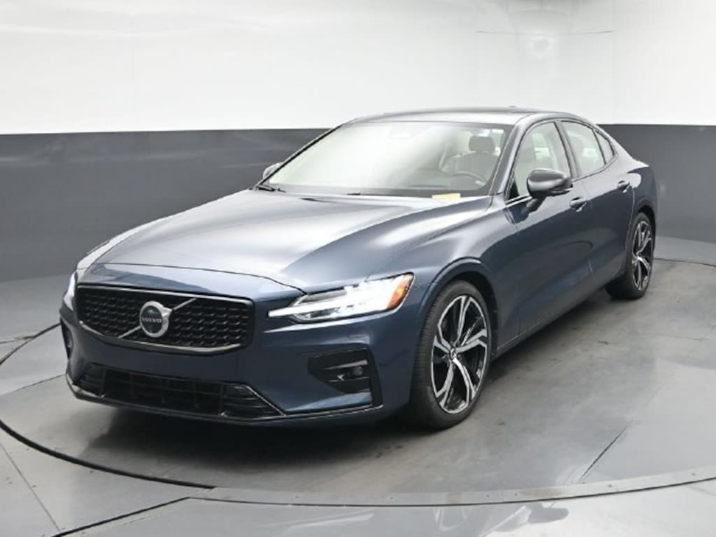 Used 2020 Volvo S60 T5 Momentum Sedan