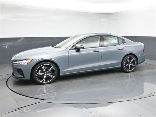 2024 Volvo S60 Ultimate photo 4