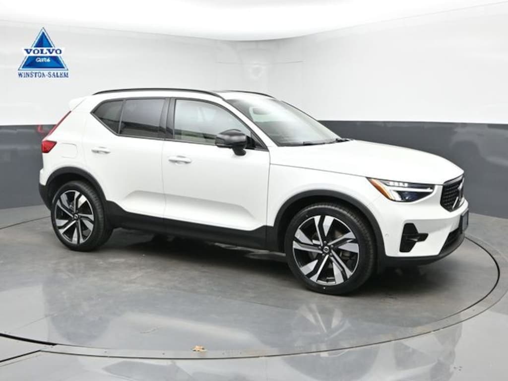 Used 2023 Volvo XC40 B5 Plus Dark Theme SUV
