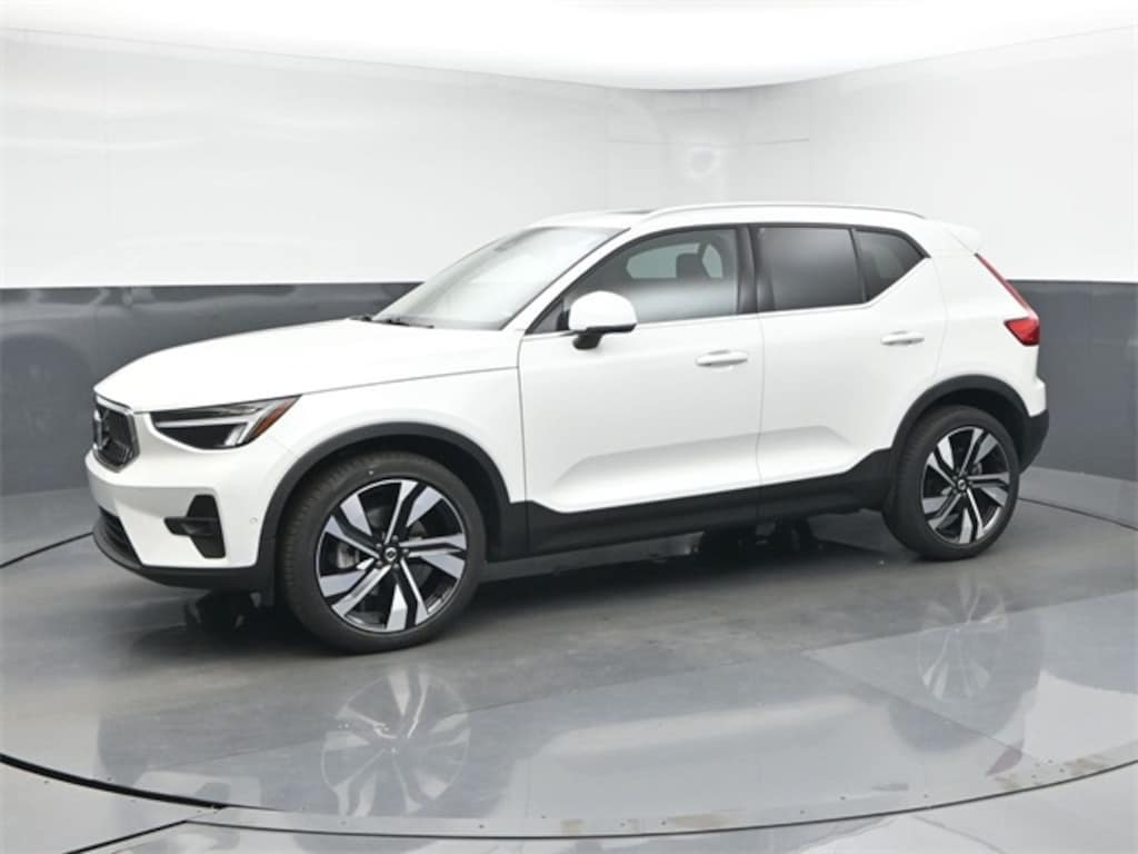 Used 2024 Volvo XC40 B5 Plus Bright Theme SUV