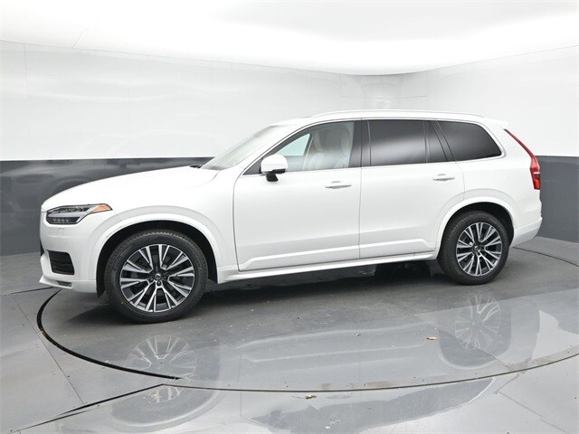 2022 Volvo XC90 T6 Momentum photo 4