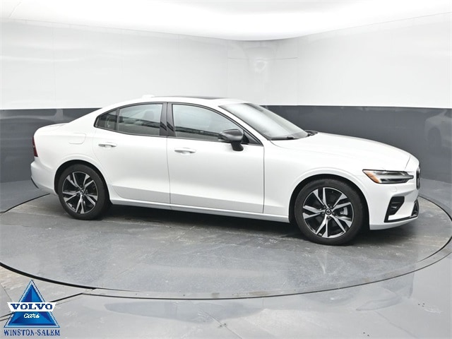 2025 Volvo S60 B5 Core Sedan