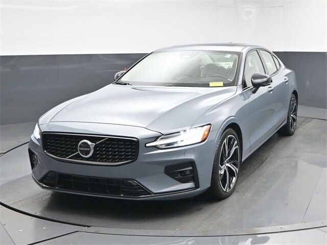 2024 Volvo S60 Ultimate photo 3
