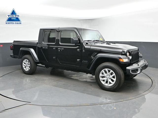 2023 Jeep Gladiator Sport S's photo
