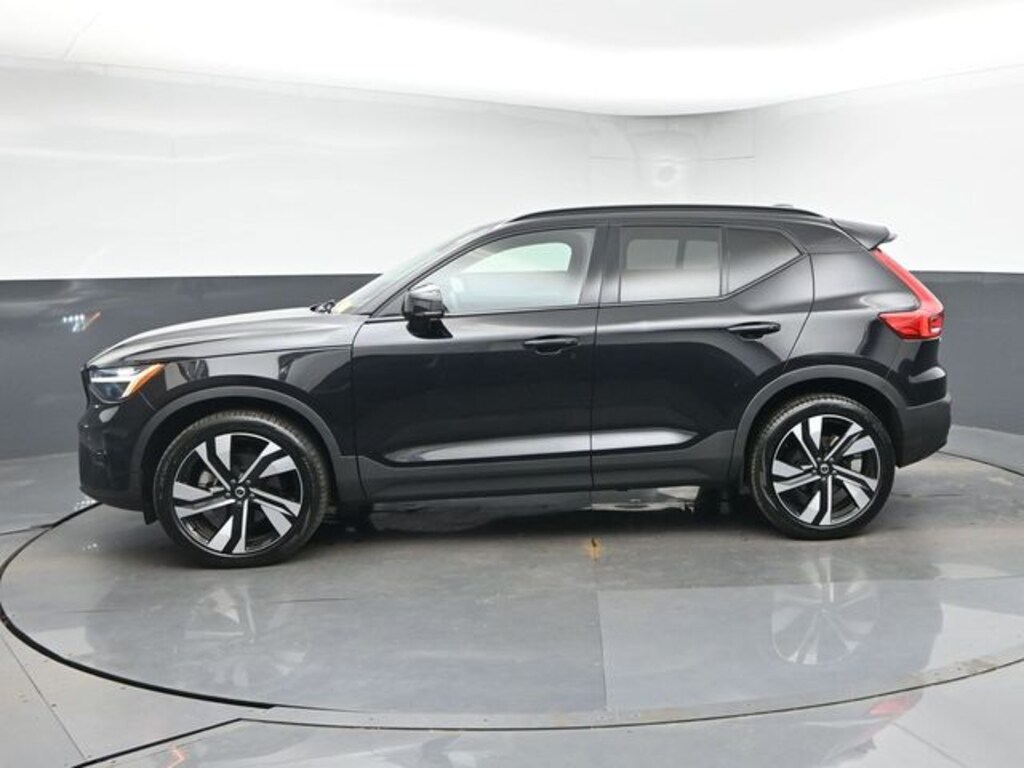 Used 2023 Volvo XC40 B5 Plus Dark Theme SUV