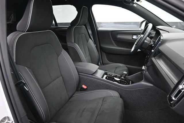 2024 Volvo XC40 Plus - Photo 34