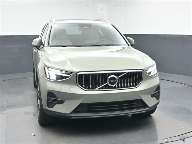 2023 Volvo XC40 Plus photo 2