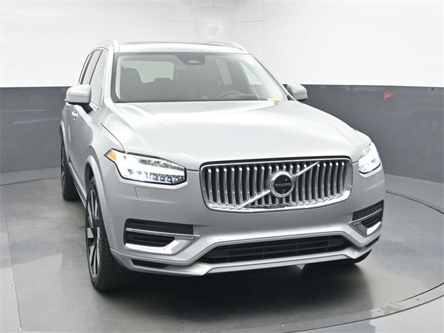 2025 Volvo XC90 T8 photo 2