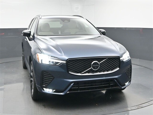 2026 Volvo XC60 B5 Plus photo 2