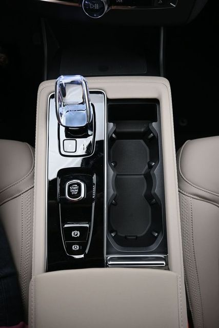 2026 Volvo XC90 Plus - Photo 11