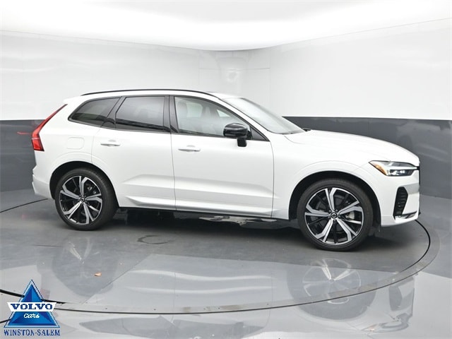 2022 Volvo XC60 R-Design's photo