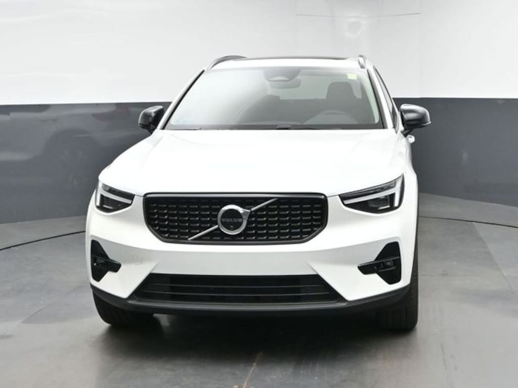 New 2026 Volvo XC40 B5 Plus SUV