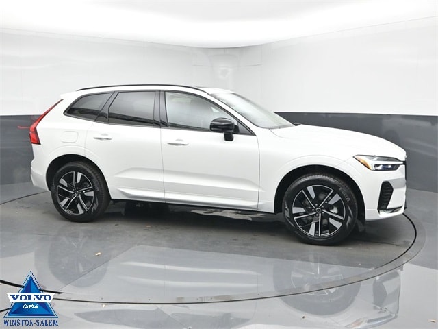 2026 Volvo XC60 Core's photo