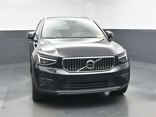 2024 Volvo XC40 Plus photo 2