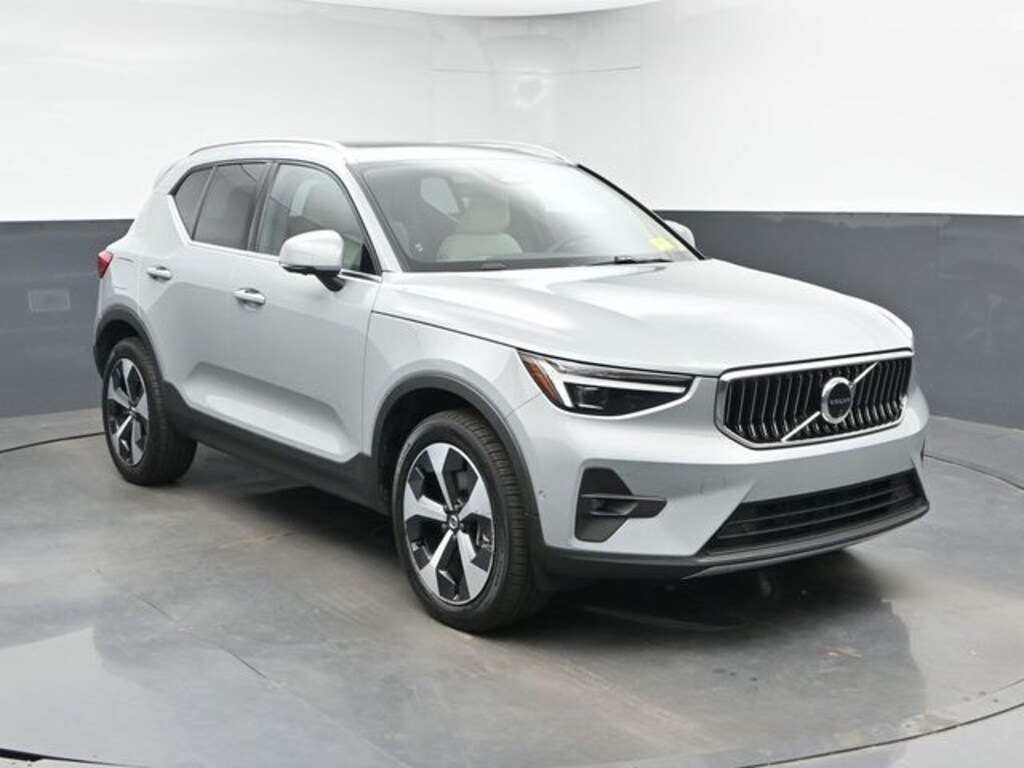 Used 2024 Volvo XC40 B5 Plus Bright Theme SUV