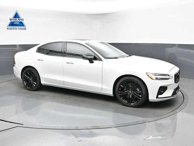 2024 Volvo S60 B5 Plus Black Edition's photo