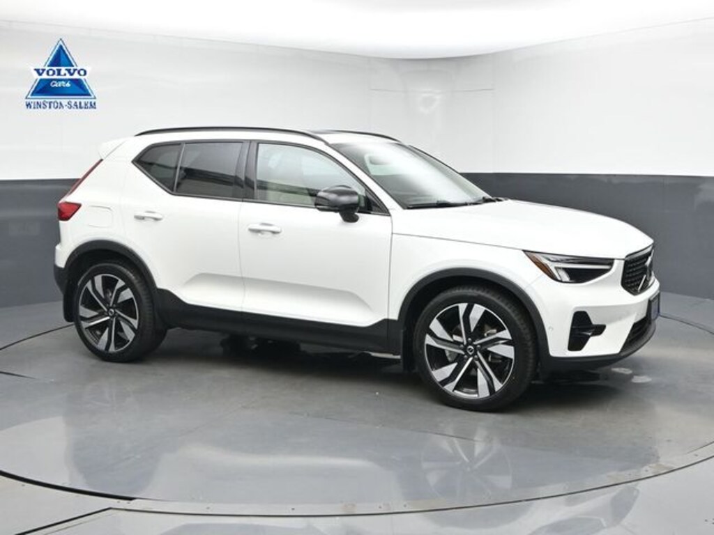 Used 2023 Volvo XC40 B5 Plus Dark Theme SUV