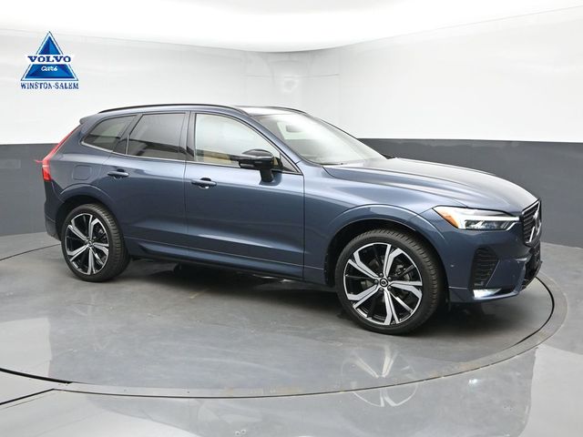2023 Volvo XC60 B5 Ultimate Dark Theme AWD's photo