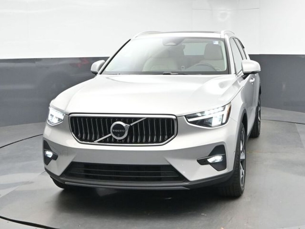 Used 2025 Volvo XC40 B5 Plus Bright Theme SUV