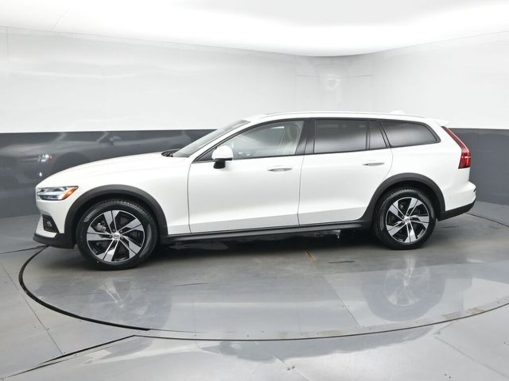 Used 2025 Volvo V60 Cross Country B5 Plus Wagon