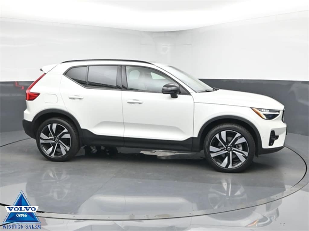 Used 2024 Volvo XC40 B5 Plus Dark Theme SUV