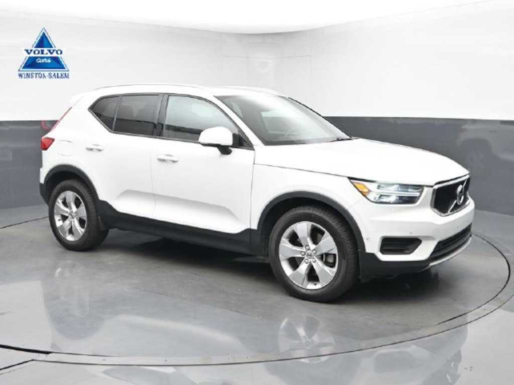 Used 2019 Volvo XC40 Momentum SUV