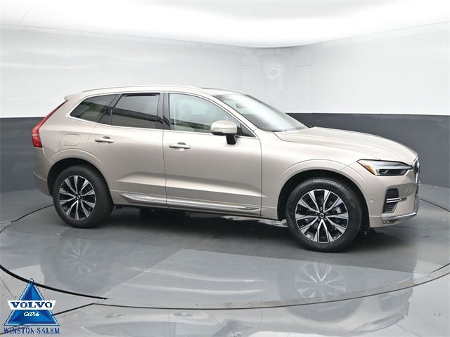 2023 Volvo XC60 Plus's photo