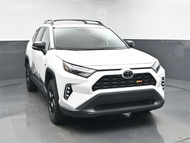 2022 Toyota RAV4 XLE photo 2
