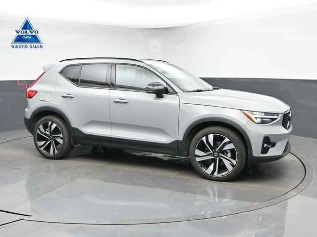 2025 Volvo XC40's photo