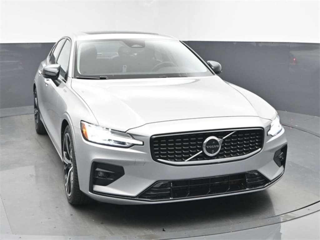 New 2025 Volvo S60 B5 FWD Sedan